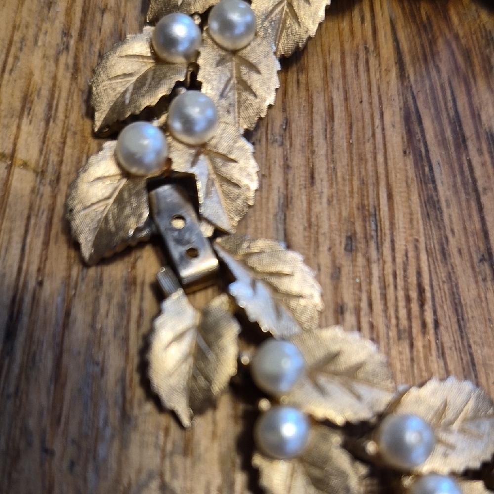 Trifari Gold and Pearl Leaf Jewelry Set - Picture 5 of 7